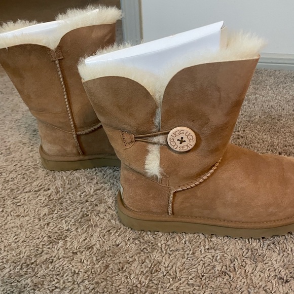 UGG Chestnut Bailey Button Boots - Picture 5 of 8